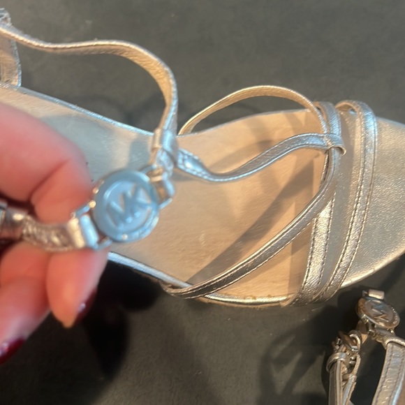 GUC! Michael Michael Kors Kami T Strap Wedges - Picture 6 of 10